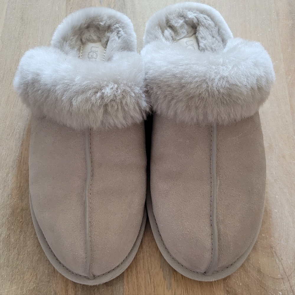 UGG Women's Scuffette II Slip-On Slippers in Light Grey
